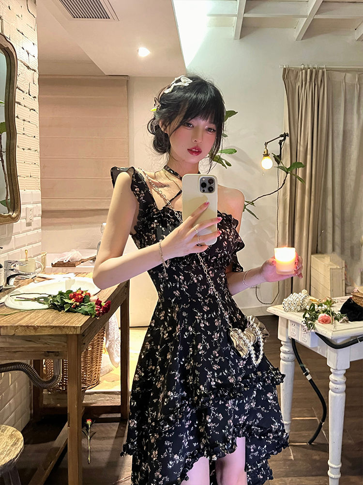 2024 New Summer Floral Slip Skirt New Square Collar Tight Waist Slimming Irregular Design dress Super Fairy